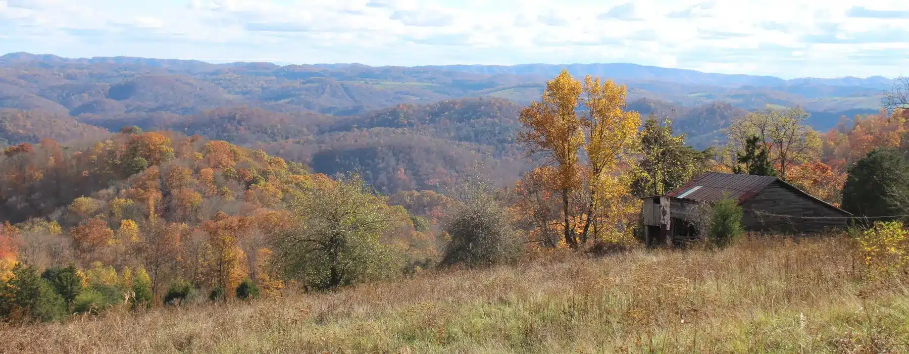 Autumn mountains and a barn in Hancock County